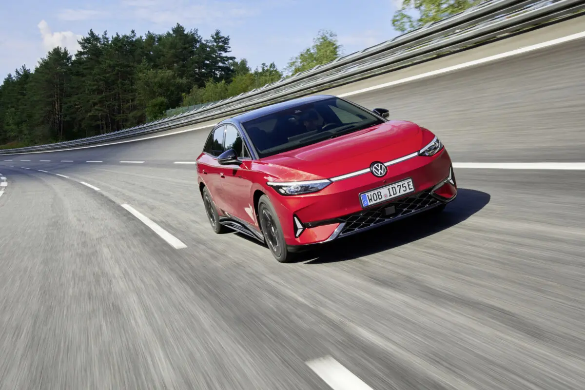 Volkswagen почав продажі заміни Passat і Arteon: озвучено ціни спортивного ID.7 GTX
