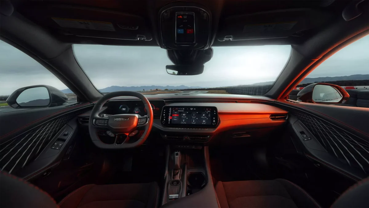 На перших зображеннях представлений новий сімейний Dodge Magnum на базі спорткара Charger