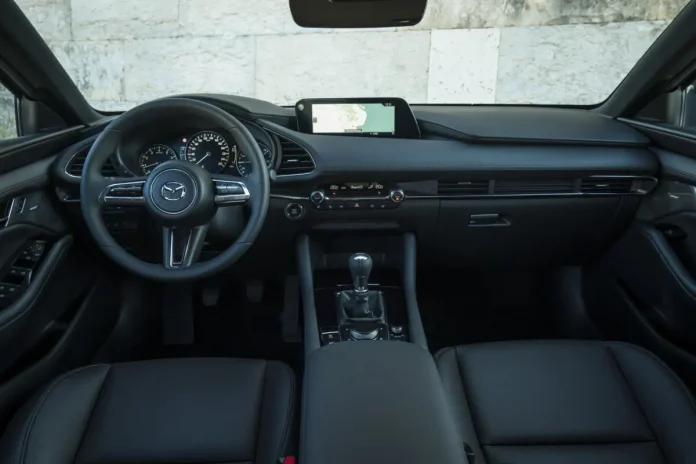Mazda 3 подешевшала на 81 000 грн, але оснащення та економічний мотор залишилися колишніми