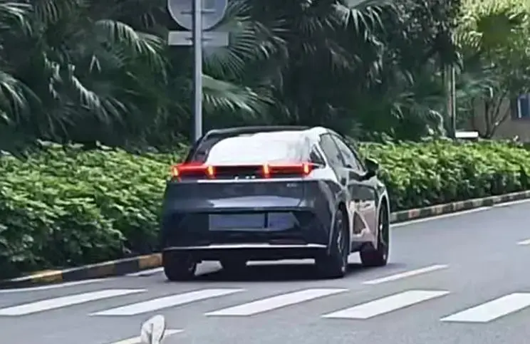 Компанія Geely останнім часом активно розширює модельний ряд суббренду Lynk&Co. Так, уже анонсовані або дебютували автомобілі з індексами X і Z10.