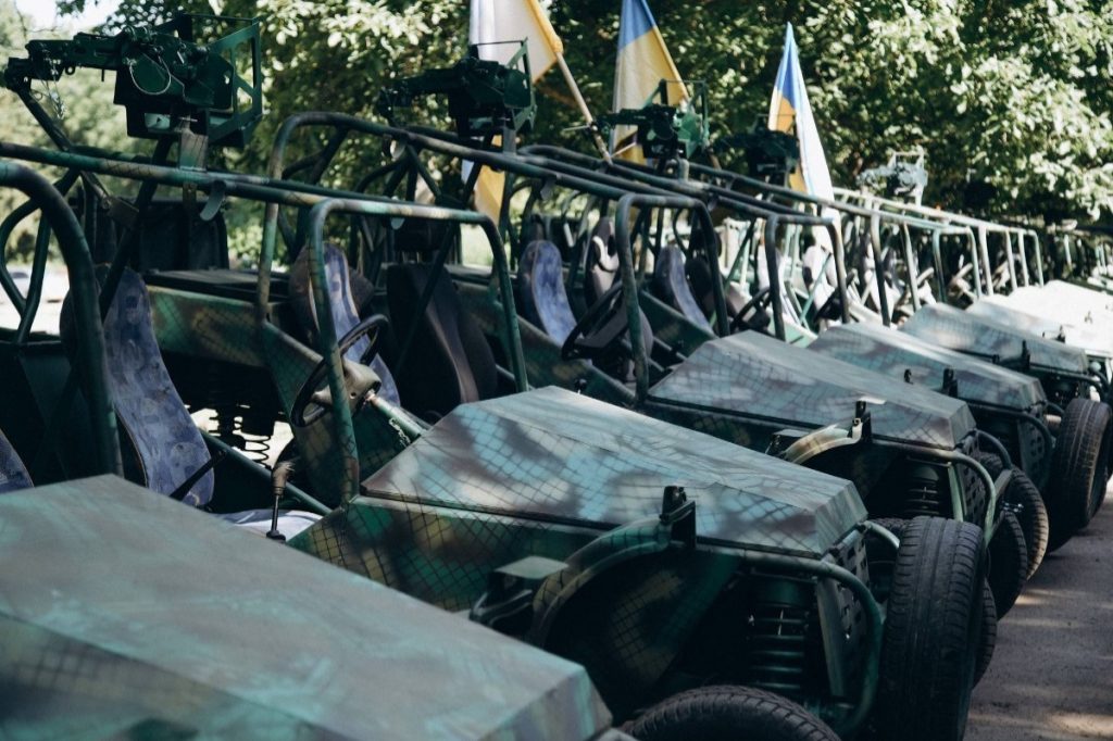 Військові отримали від групи "Метінвест" понад два десятки нових баггі