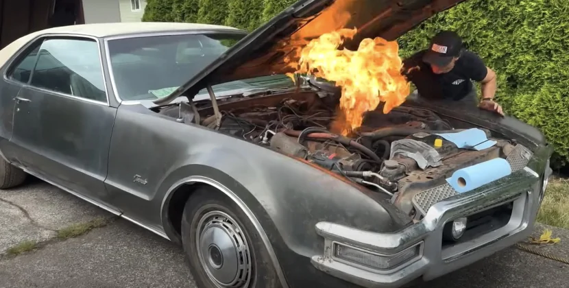 Раритетний Toronado 70-х років завівся та проїхався містом після 40 років в гаражі 