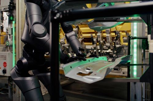 Концерн BMW найняв на роботу робота-гуманоїда