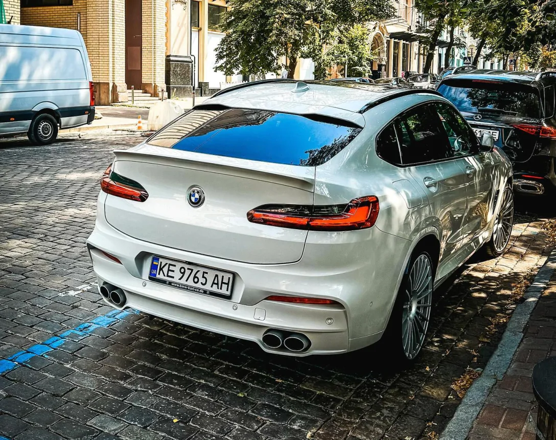 Рідкісний кросовер BMW із потужним двигуном помічено на вулицях Києва