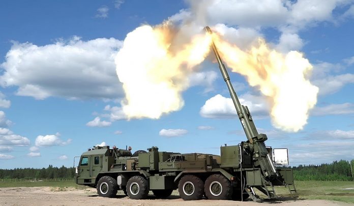 Окупанти отримали нову партію колісних 152-мм самохідних артилерійських установок 2С43 «Мальва»