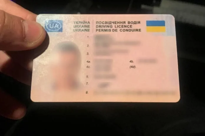Продавали посвідчення водія через Viber: як аферисти виманюють гроші в українців