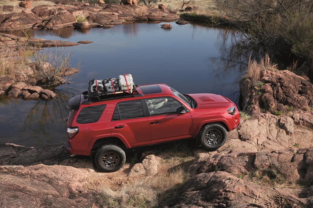 Модернізований Mitsubishi Outlander показали на тизерних світлинах до офіційної прем’єри