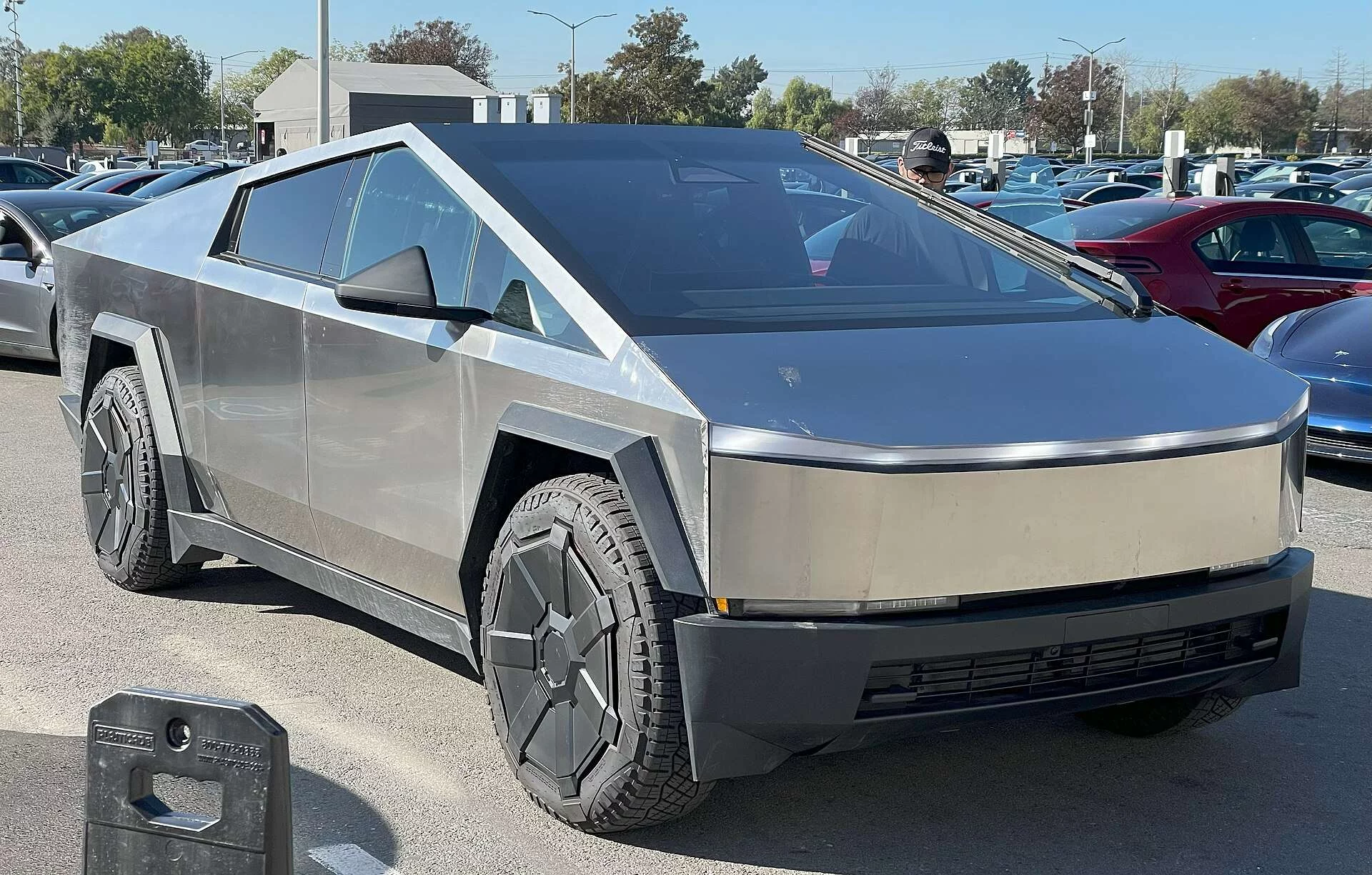 Tesla Cybertruck у варіанті Cyberbeast