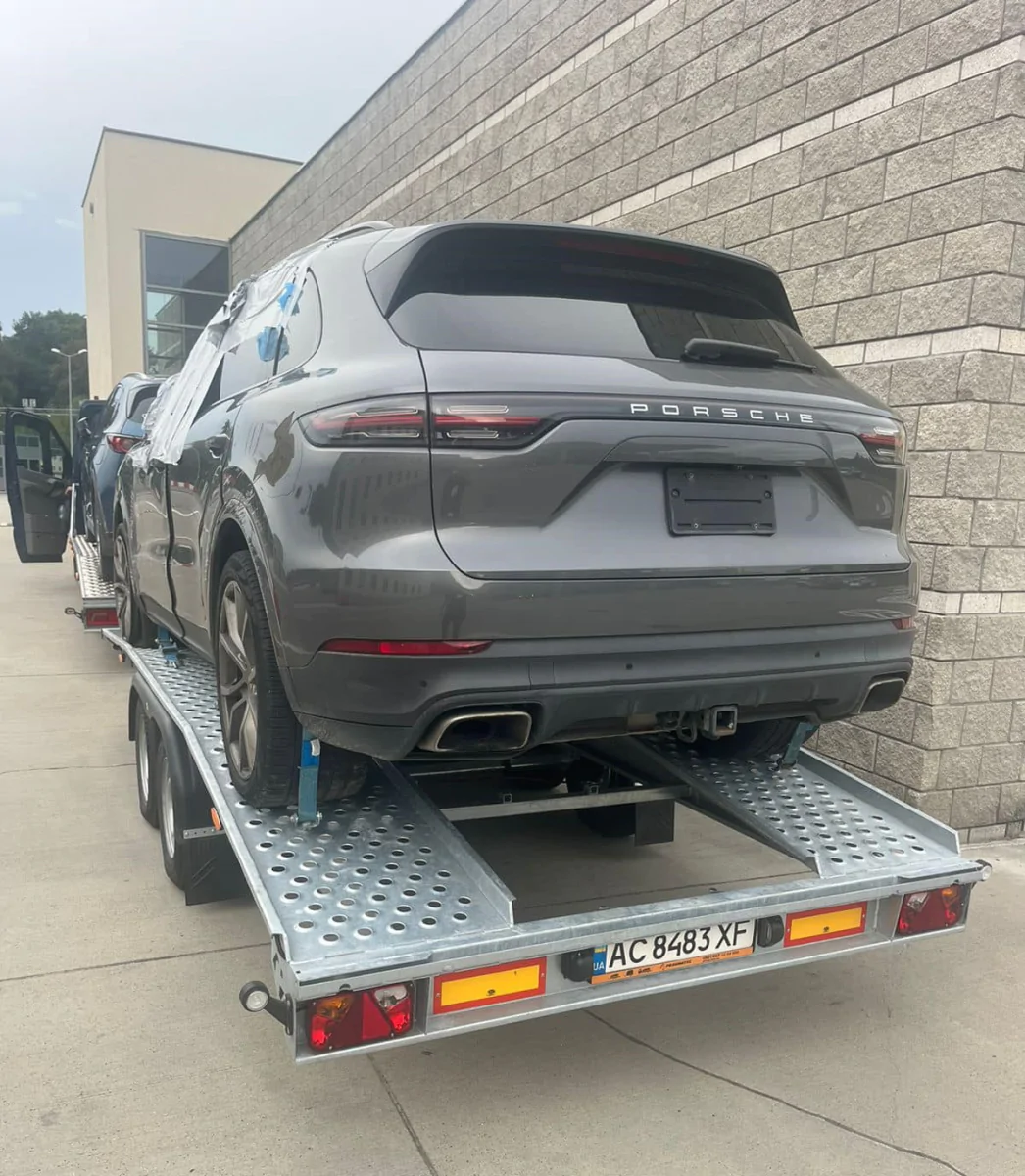 «Гуманітарний» Porsche Cayenne: благодійна організація намагалась ввезти в Україну преміальний кросовер