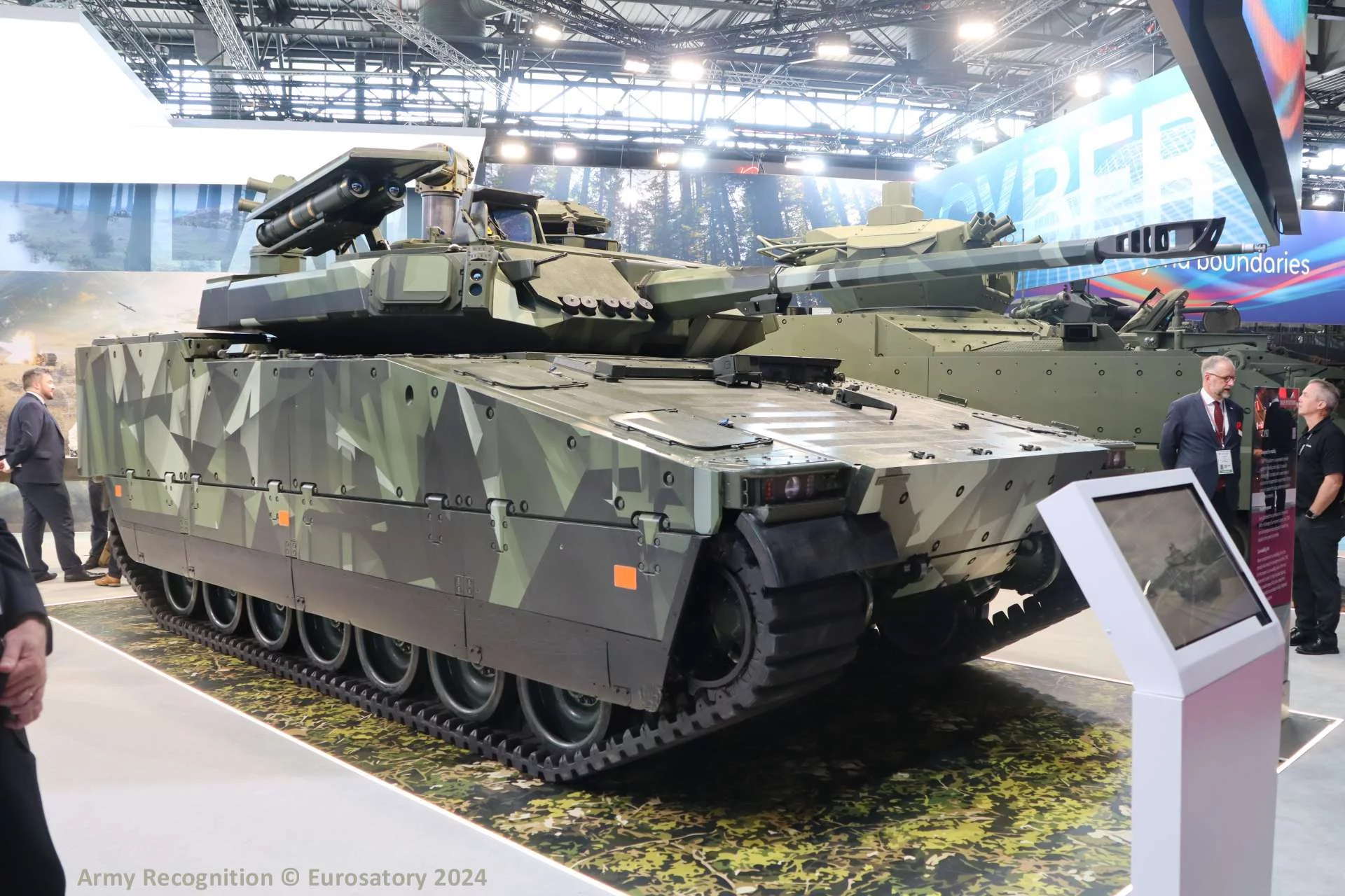 CV90 надійшов на озброєння в середині 1990-х років і пройшов кілька ітерацій, від початкового Mk 0 до нинішнього Mk IV