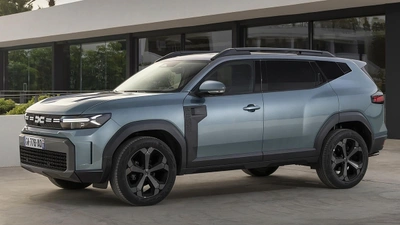 Яким буде новий трирядний кросовер Dacia Bigster
