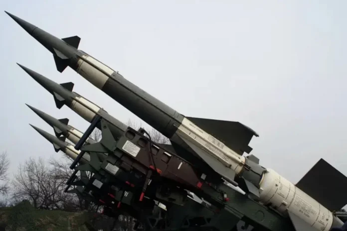 Зенітно-ракетний комплекс С-125 «Нева» 250-ї бригади протиповітряної оборони сербської армії на виставці після військових навчань «Ušće 2011» (Джерело зображення: wikimedia)