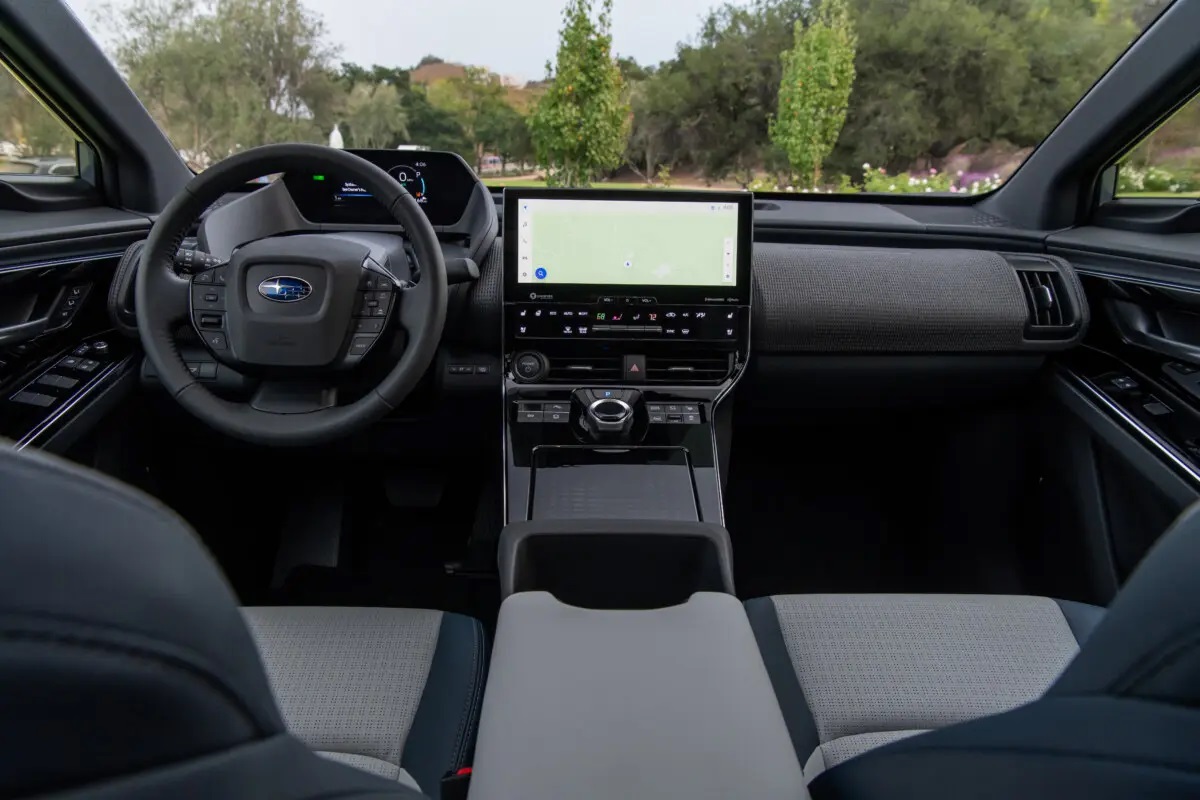 Салон Subaru_Solterra