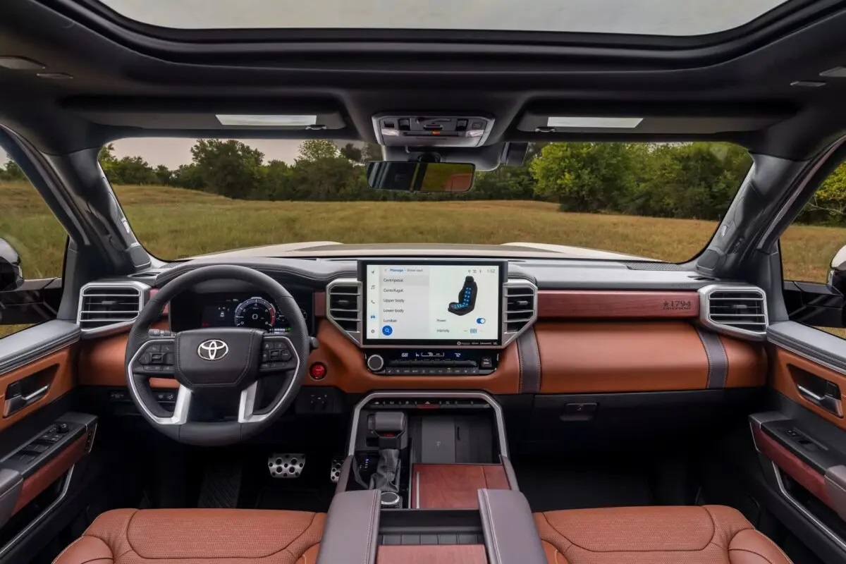 Салон Toyota Sequoia