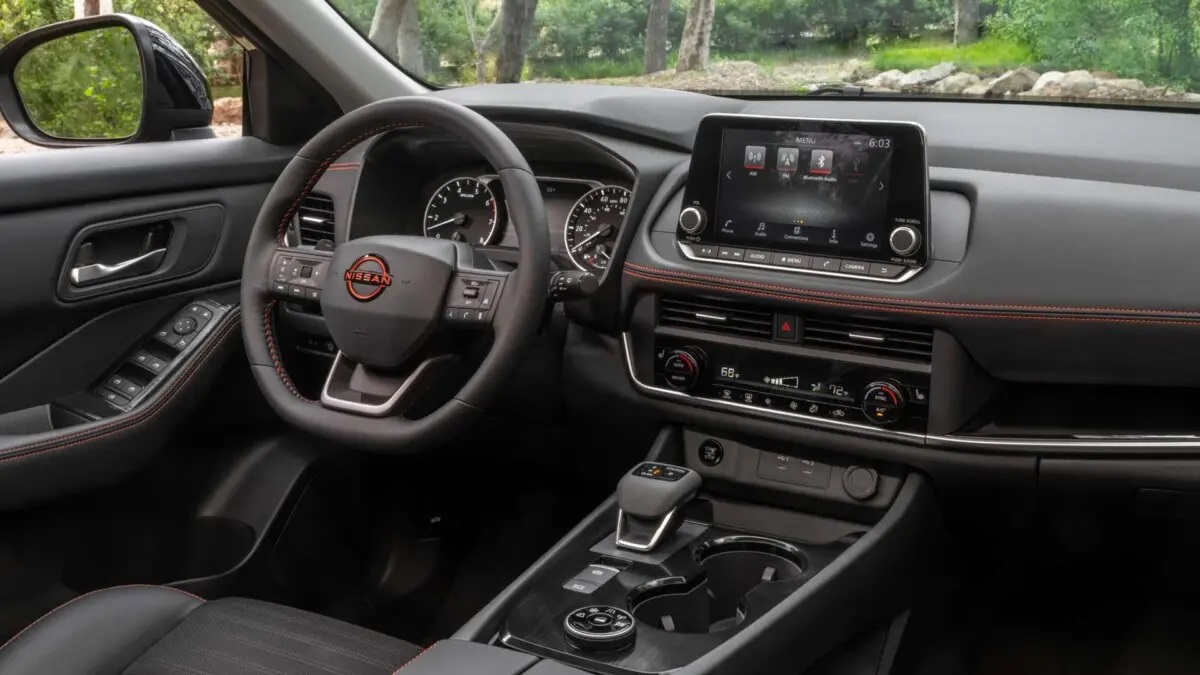 Салон кросовера Nissan Rogue