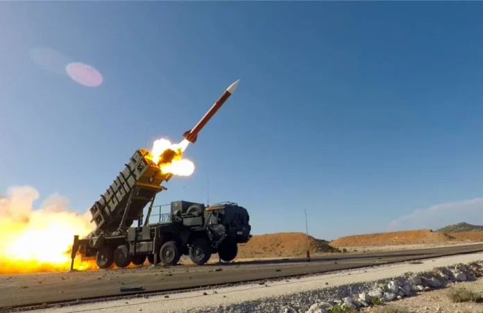 Навчання Artemis Strike — це тактичні навчання бойових стрільб під керівництвом Німеччини з бойовими ракетами Patriot і Stinger на ракетній установці НАТО в Ханьї, Греція. (Джерело зображення: Міністерство оборони США)