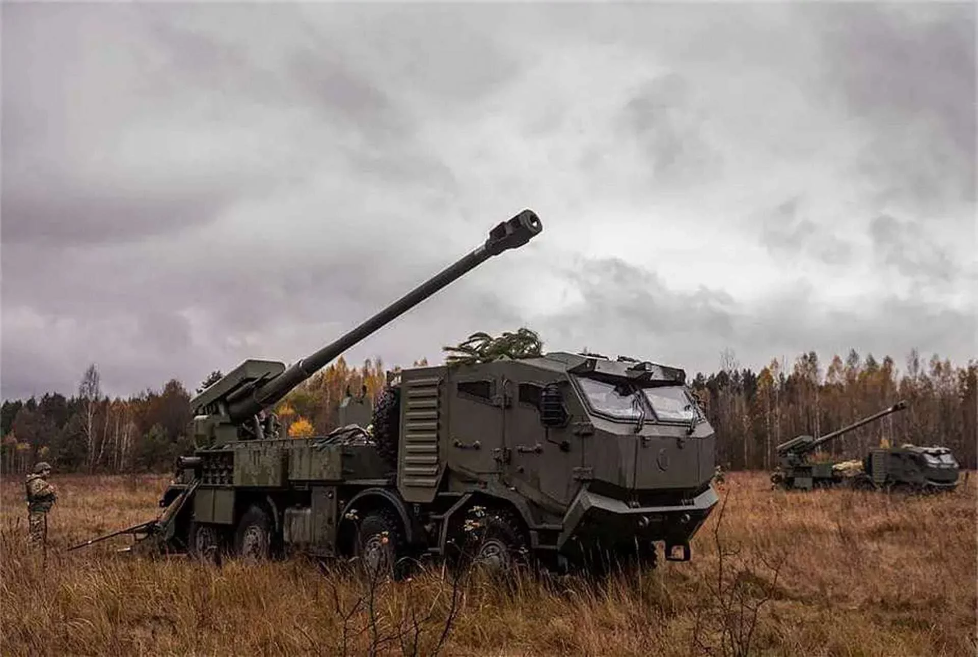 База варіанту 3.0, Tatra 815-7 (Force), виробляється з 2008 року з різними конфігураціями, включаючи 4×4, 6×6, 8×8 і 10×10, а також додаткові варіанти шасі. наприклад 10×8, 12×12 і 12×8. (Джерело фото: МО України)
