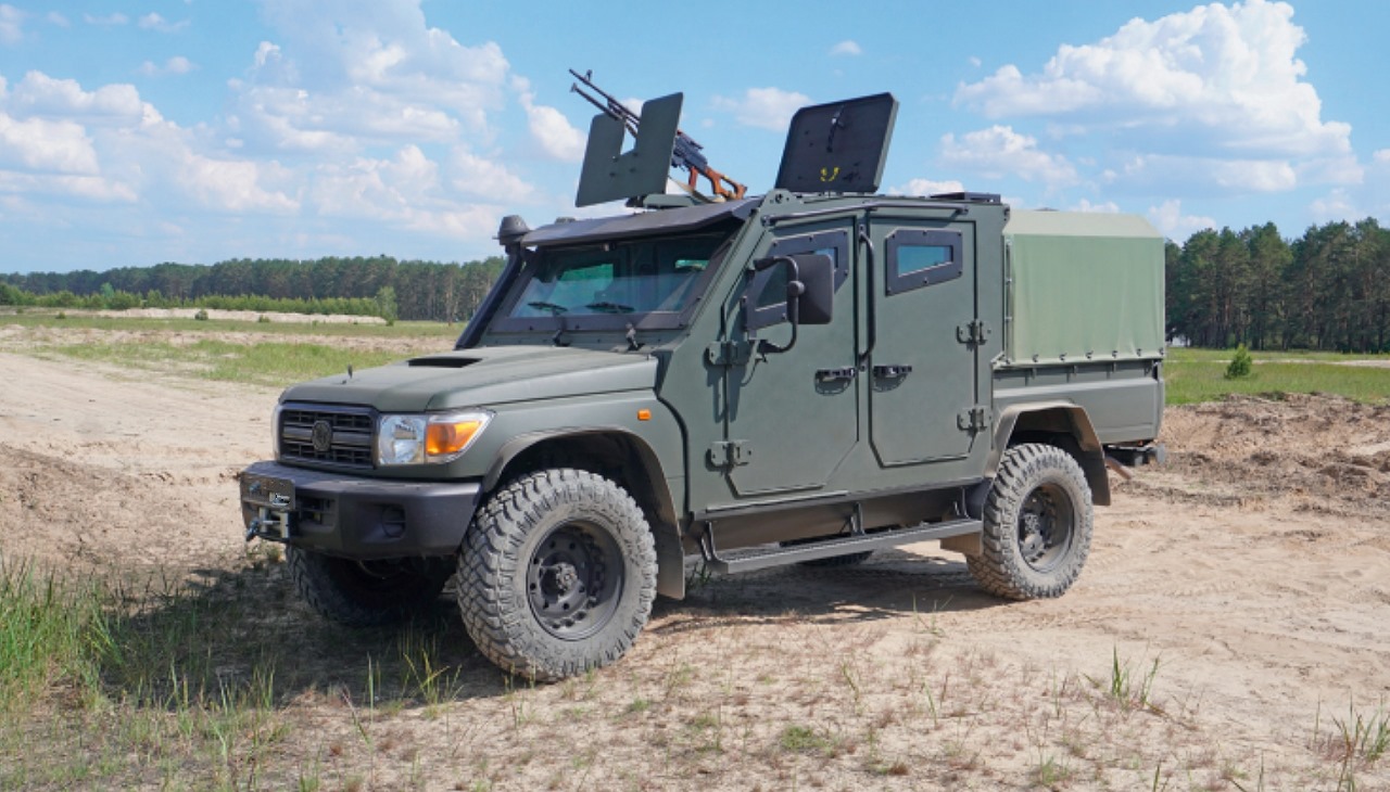 Український броньовик на шасі Toyta Land Cruiser 70 допущено для експлуатації в ЗСУ