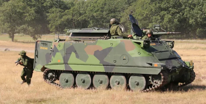 Швеція передала ЗСУ бронетранспортери PbV 302, що витримують вогонь 20-мм гармати