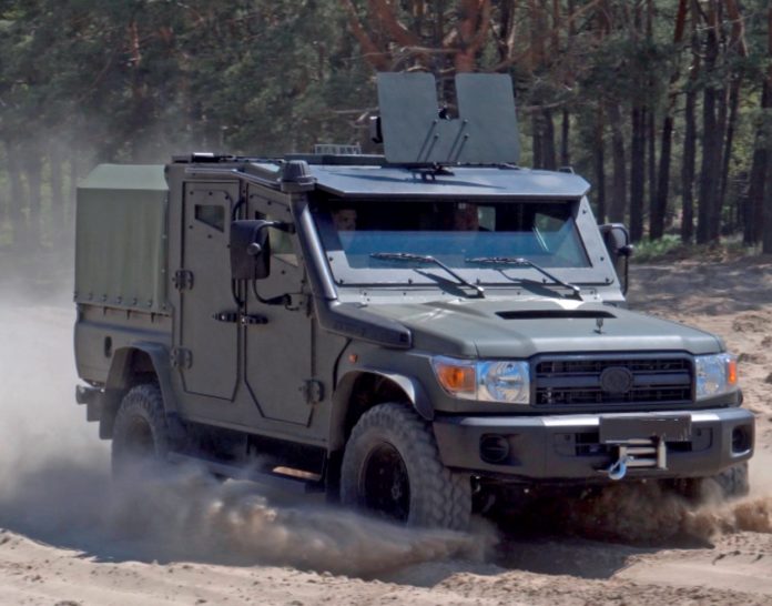 Український броньовик на шасі Toyta Land Cruiser 70 допущено для експлуатації в ЗСУ