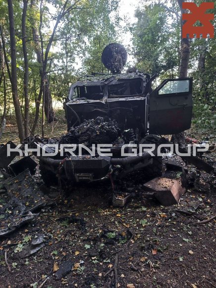 Український броньовик "Новатор": наслідки вибуху ФАБ і удару високоточною зброєю