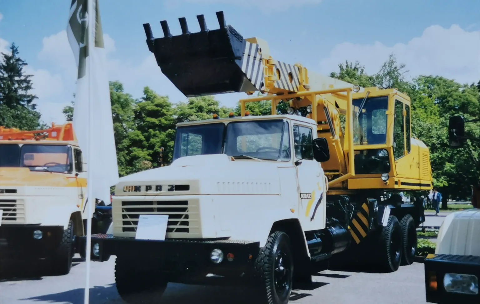 Як унікальний автокран із Києва в 1990-ті експертів дивував