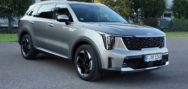 Новітній сімейний кросовер Kia показано в деталях