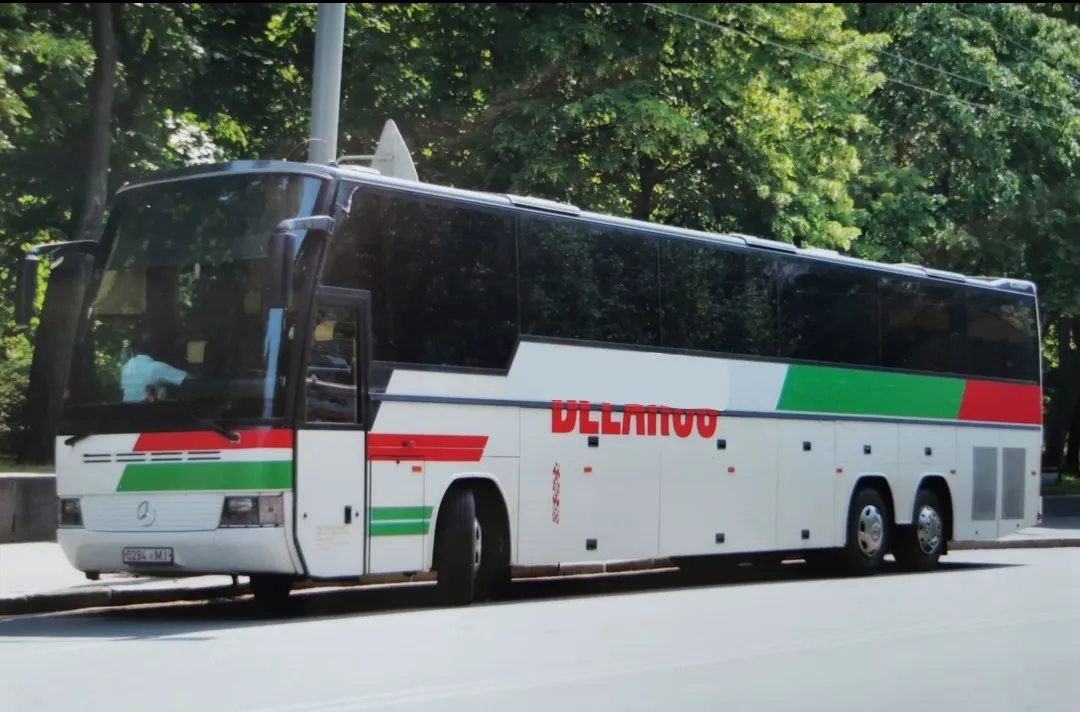 Автобуси зі сторічною історією: в Києві помітили рідкісний автобус  Ernst Auwarter Eurostar