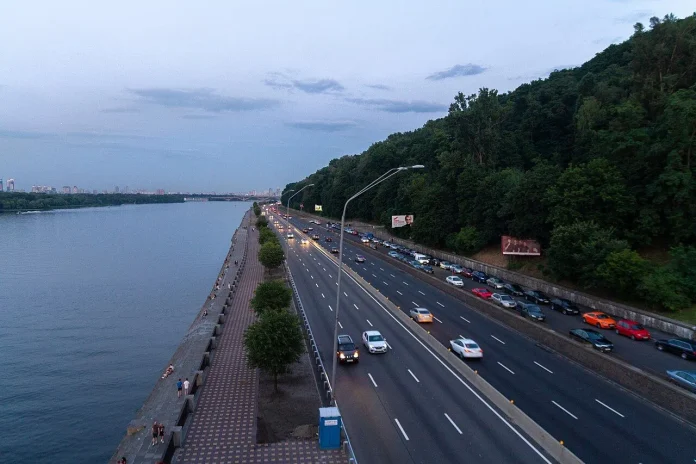 У Мережі з'явився знімок найкрасивішого трамвайного маршруту Києва кінця 1950 рр.