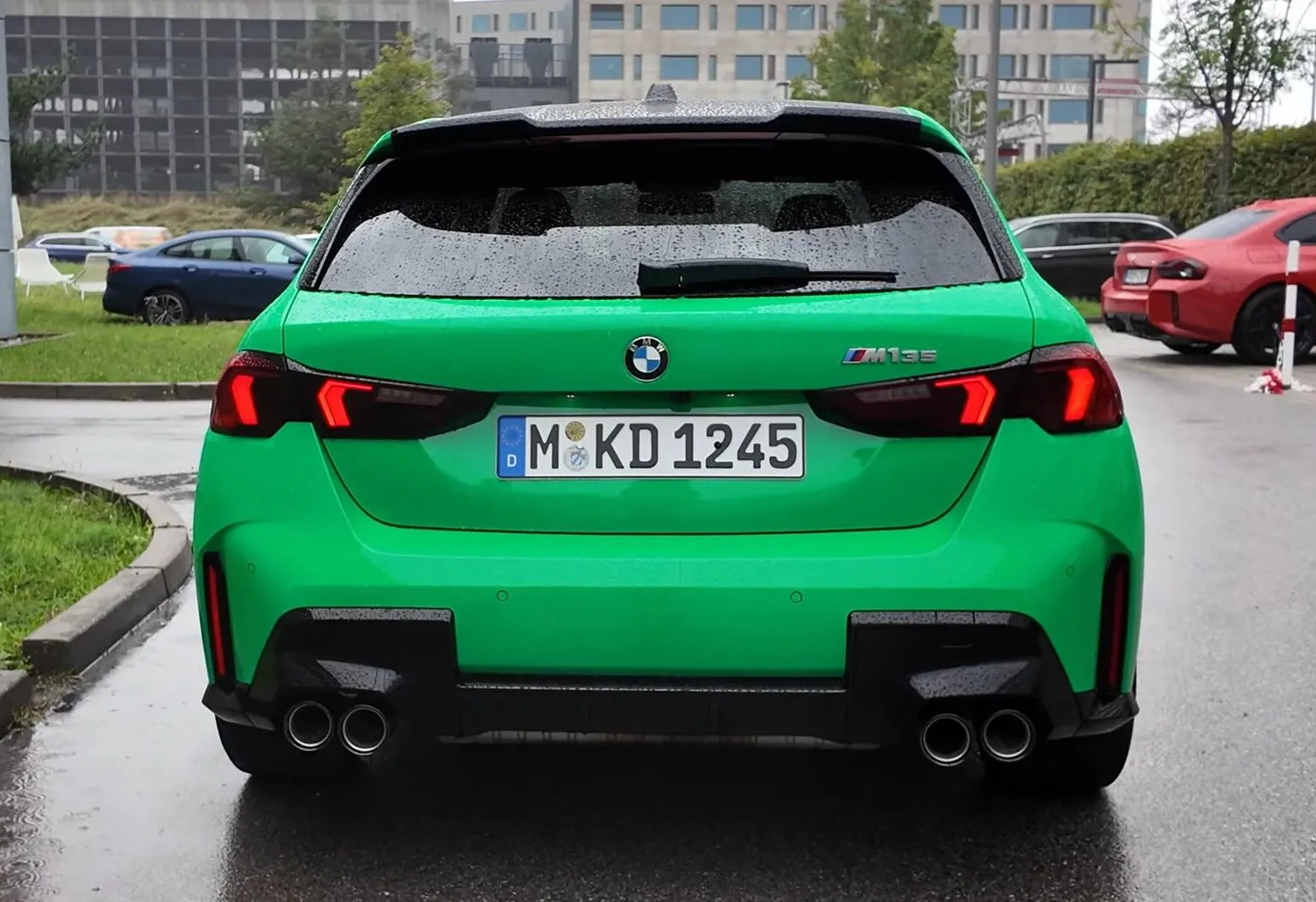 Найбюджетнішу версію BMW (2025) показано в деталях