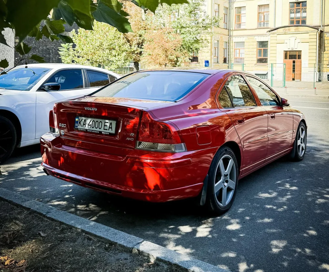 У Києві засвітився раритетний конкурент BMW M3 від Volvo