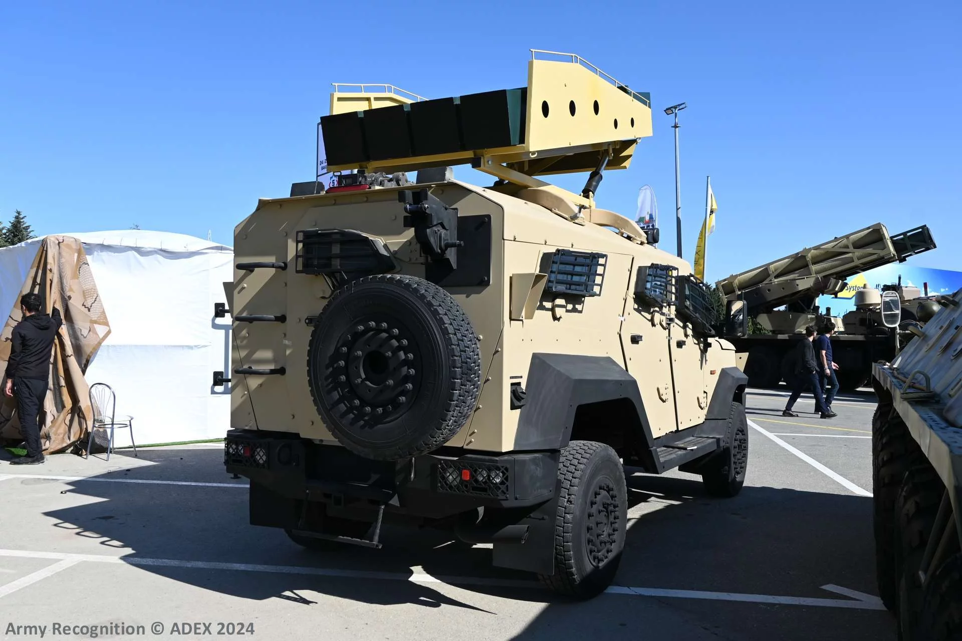 Модульна конструкція Plasan Sandcat дозволяє змінювати конфігурацію відповідно до різних вимог місії, таких як транспортування персоналу, розвідка та бойова підтримка. (Джерело зображення: Army Recognition)