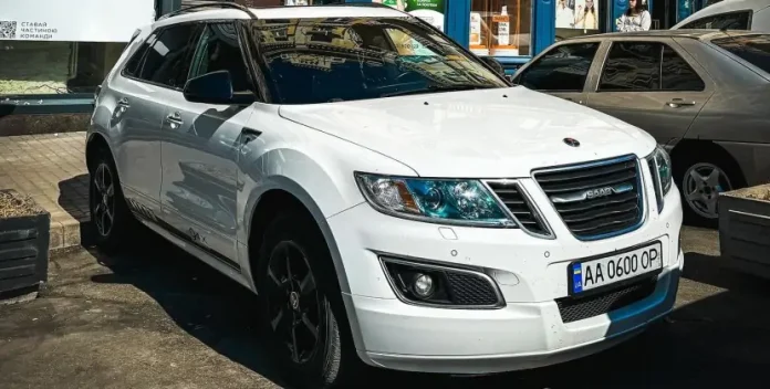 Рідкісний кросовер Saab 9-4X від шведської марки помітили в столиці
