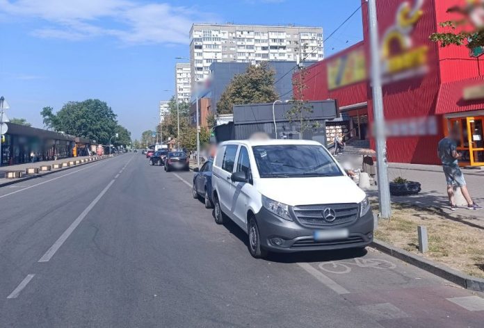 Що очікує водіїв, котрі залишили своє авто на велосипедній смузі