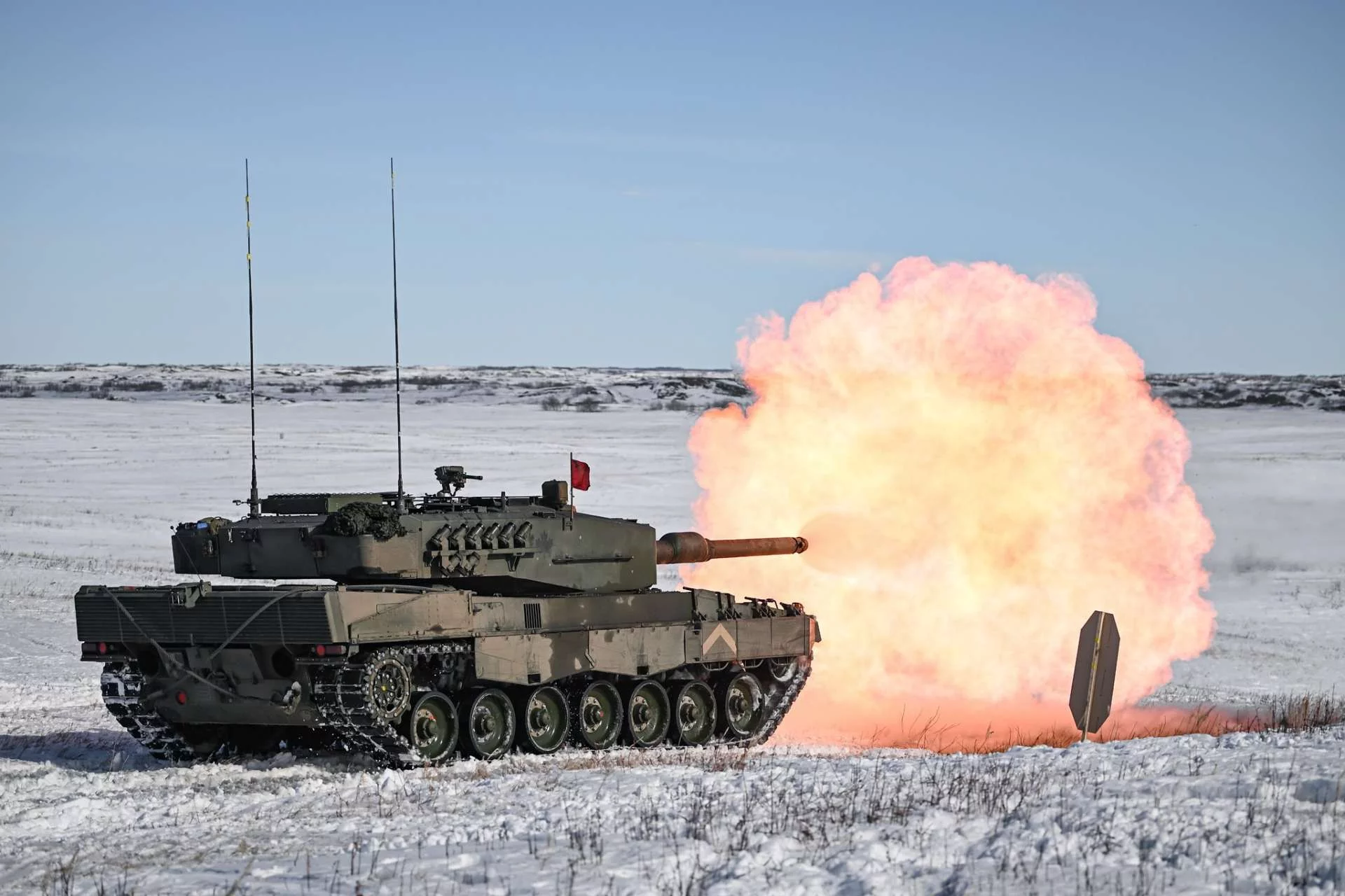 Канадський основний бойовий танк Leopard 2A4 (Джерело фото: Міністерство оборони Канади)