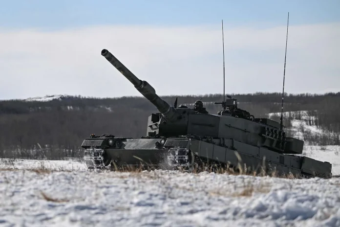 Канадський основний бойовий танк Leopard 2A4 (Джерело фото: Міністерство оборони Канади)