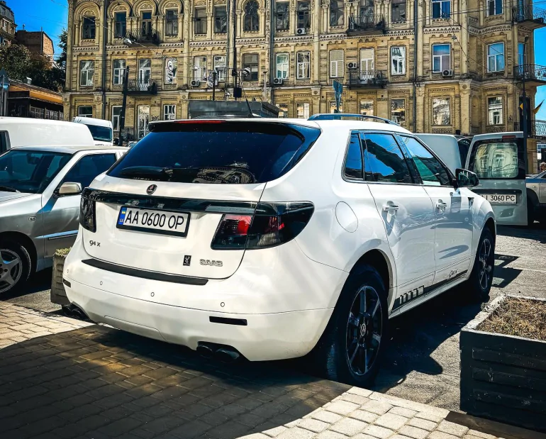 Рідкісний кросовер Saab 9-4X від шведської марки помітили в столиці