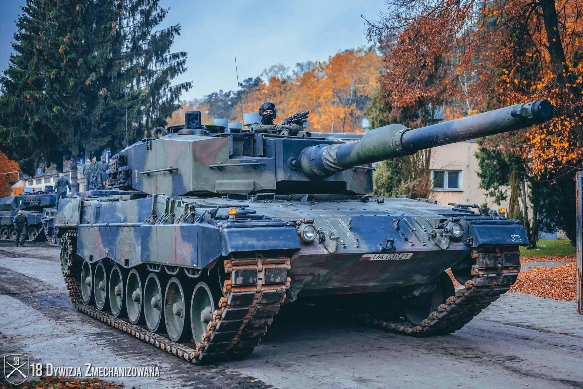 Програма модернізації Leopard 2PL була розпочата після того, як у 2002 році