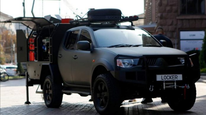 Волонтери передали захисникам чергову автомайстерню власної розробки