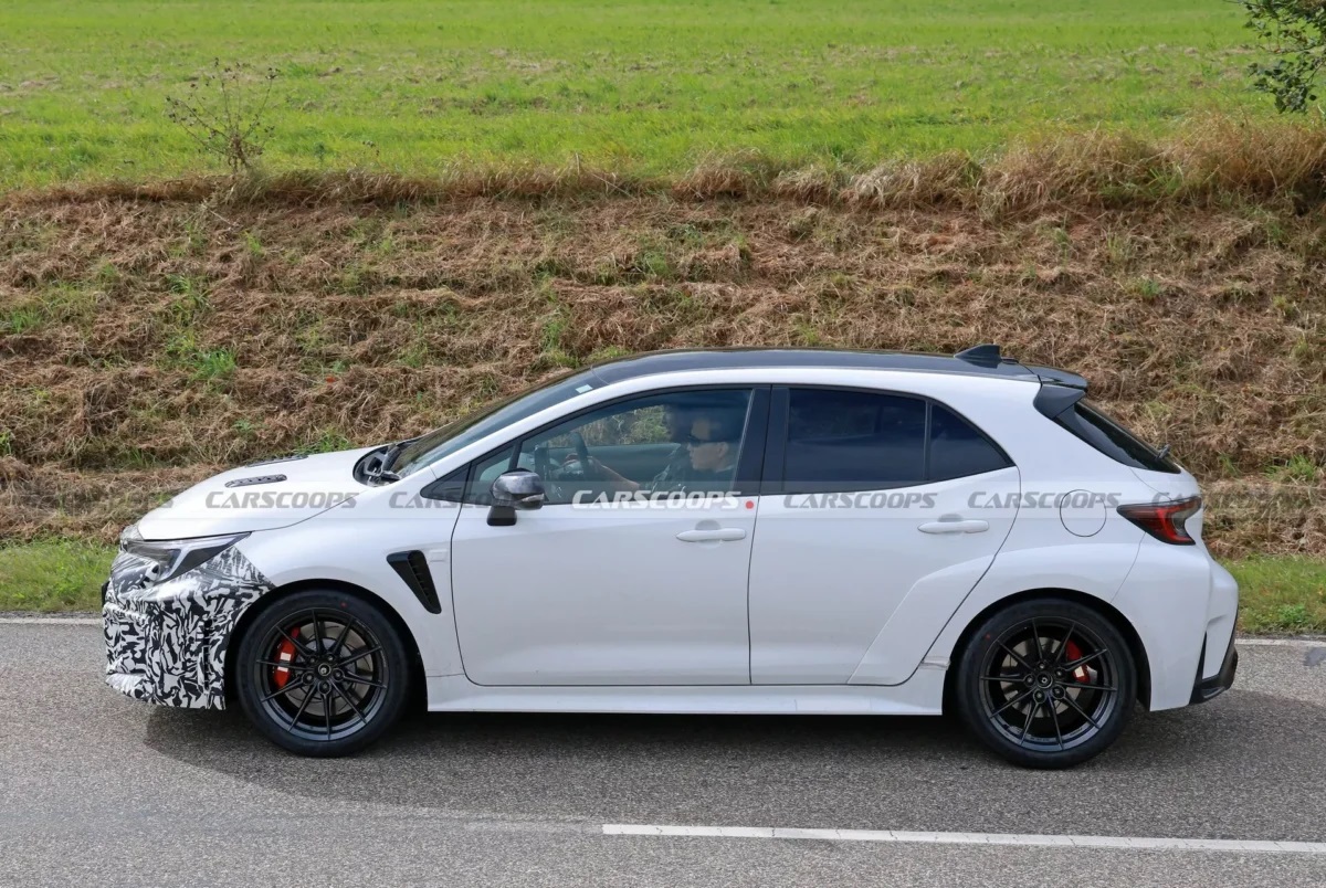 Прототип нової Toyota GR Corolla 2025 року