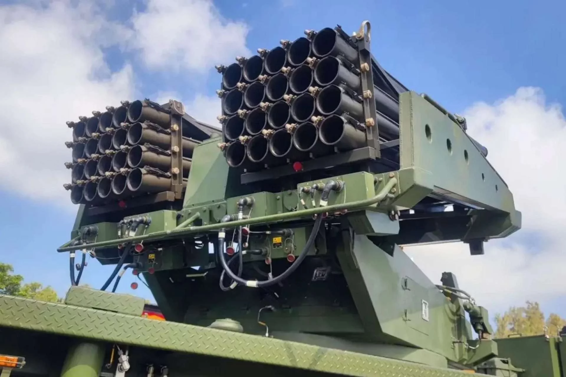Багатоцільова ракетна установка залпового вогню D11A  (Джерело зображення:  Таїландський інститут оборонних технологій )