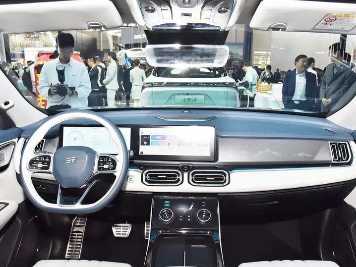 Салон нового кросовера Jetour Shanhai L7