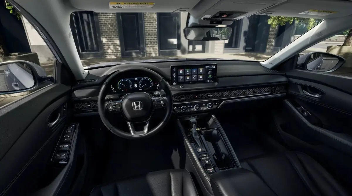 Салон спортивного седану Honda Accord