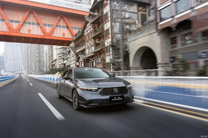 Седан Honda Accord 2025 модельного року