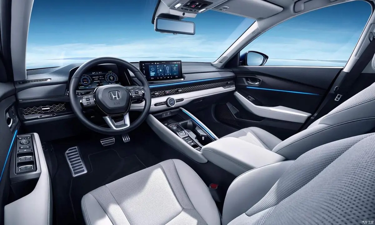 Седан Honda Accord 2025