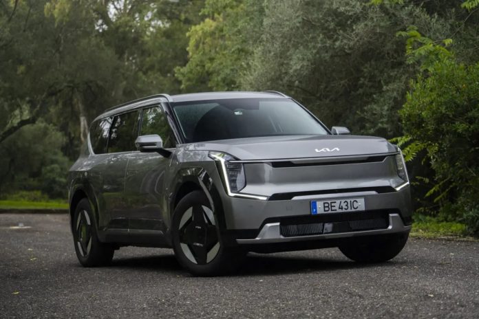 Сімейний кросовер Kia EV9 GT