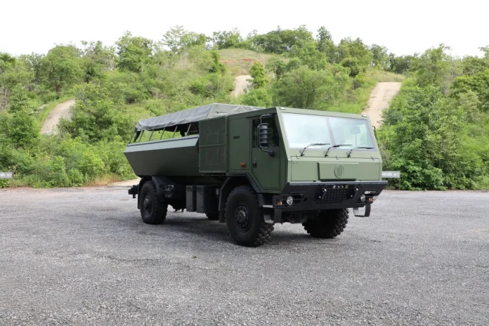 Важкі вантажівки Tatra вже використовуються як базове шасі для кількох систем озброєнь