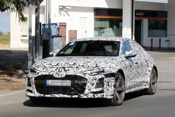 У Мережі з'явилися нові фото седана Audi RS 5