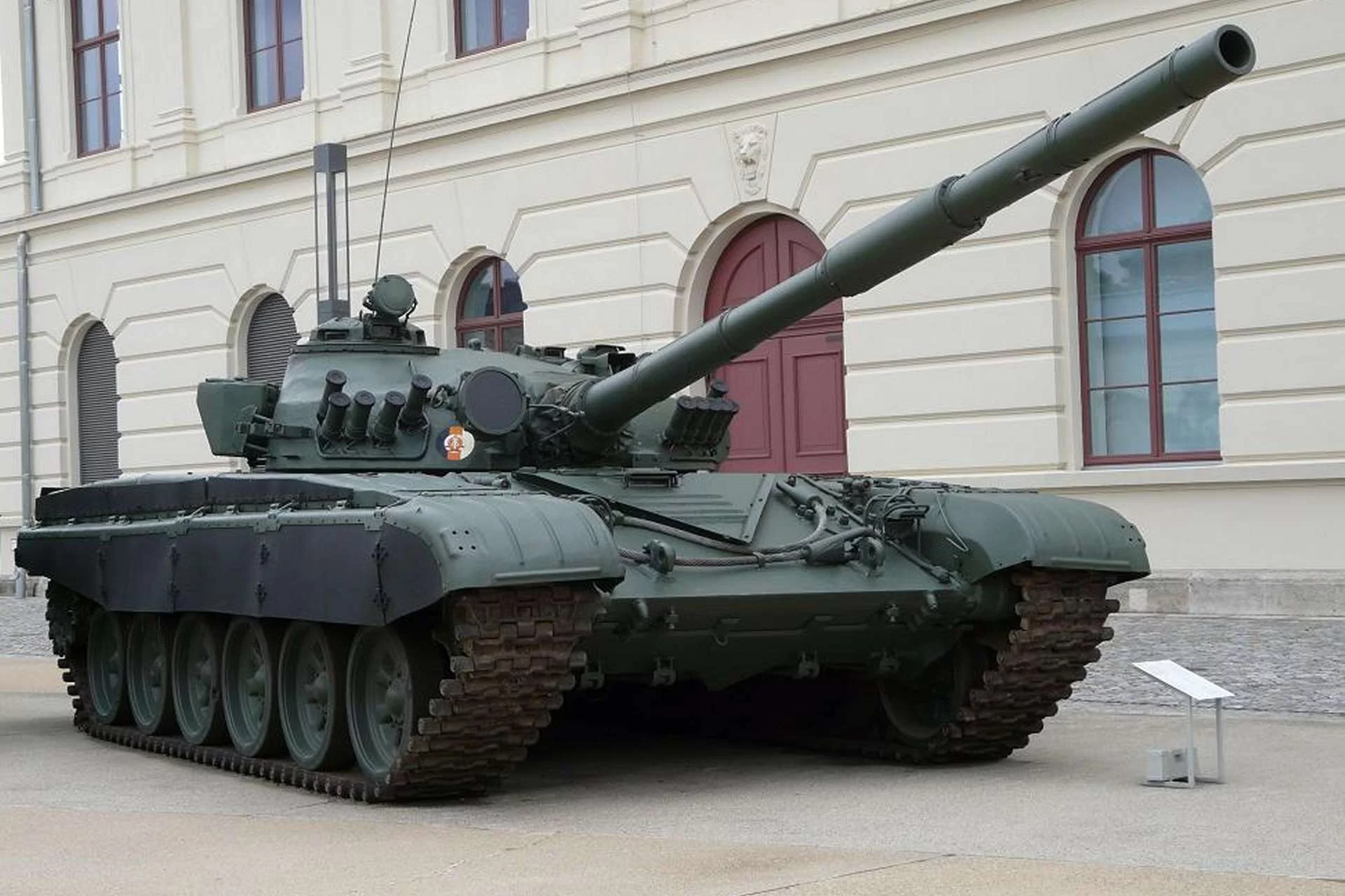 Т-72АГ є модернізованою версією танка Т-72М