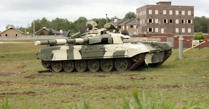 Прототип Т-72АГ, який використовувався під час навчань США в Кемп Грейлінг